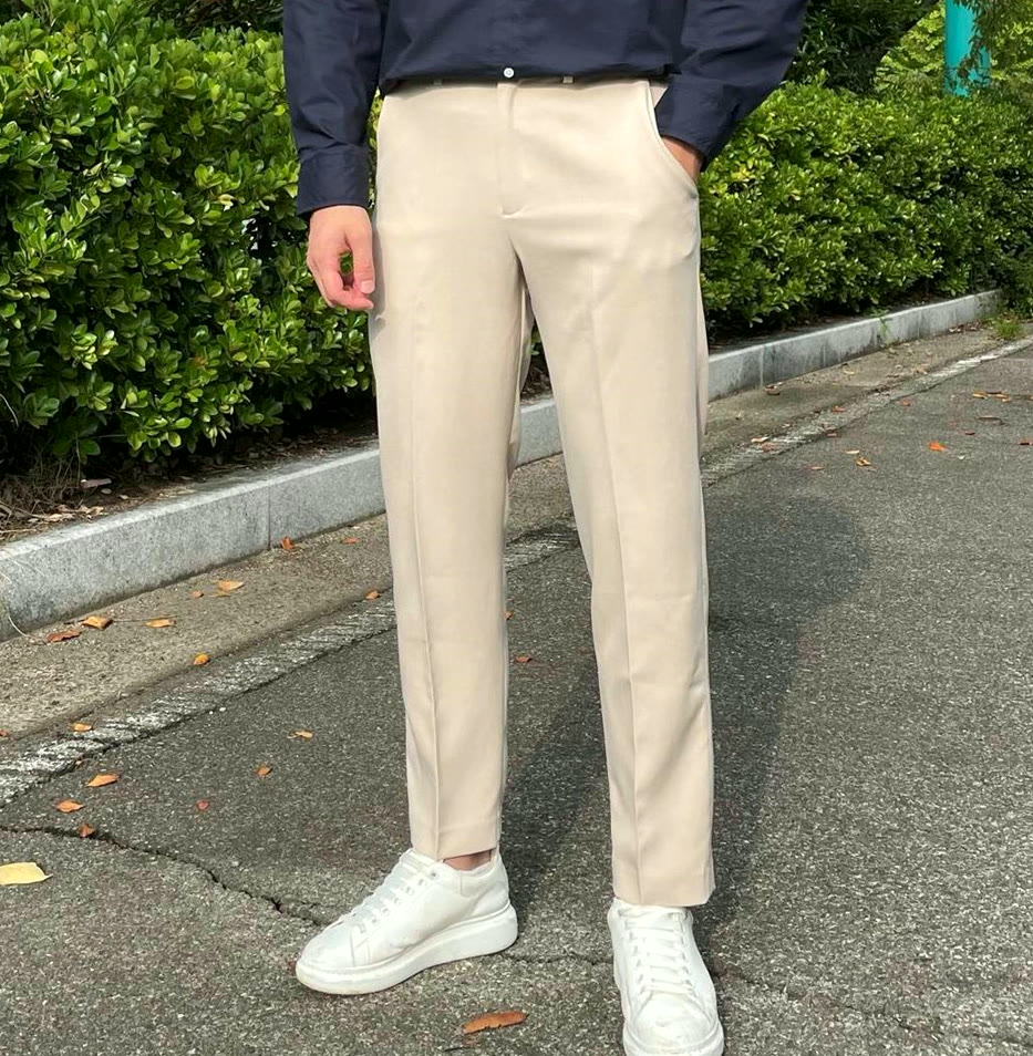 배경과 자세를 빼고 색 조합만 확인하는 옷 배치